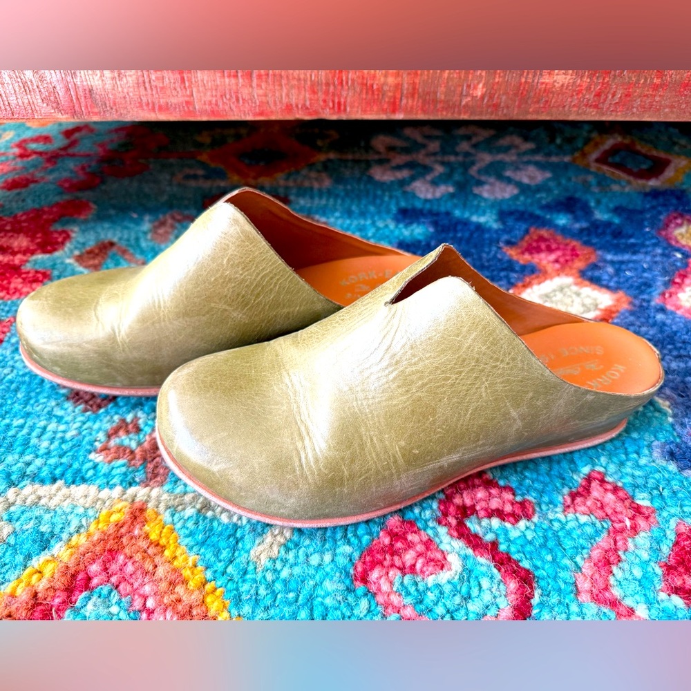 KORK-EASE Para Mule- 9, gorgeous green. Lightly worn, see pics. So cute & comfy!